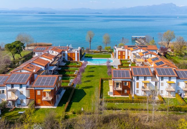 Residenz am Gardasee, Ferienwohnungen am Gardasee, Residenz mit Pool und Seeblick, Luftaufnahme vom Gardasee, Ferienwohnung am Gardasee